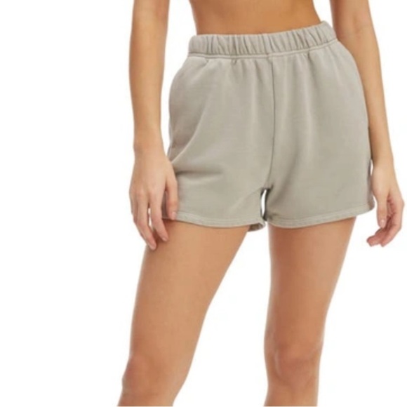 Good American Pants - Good American Oversized Shorts in Summer Sand